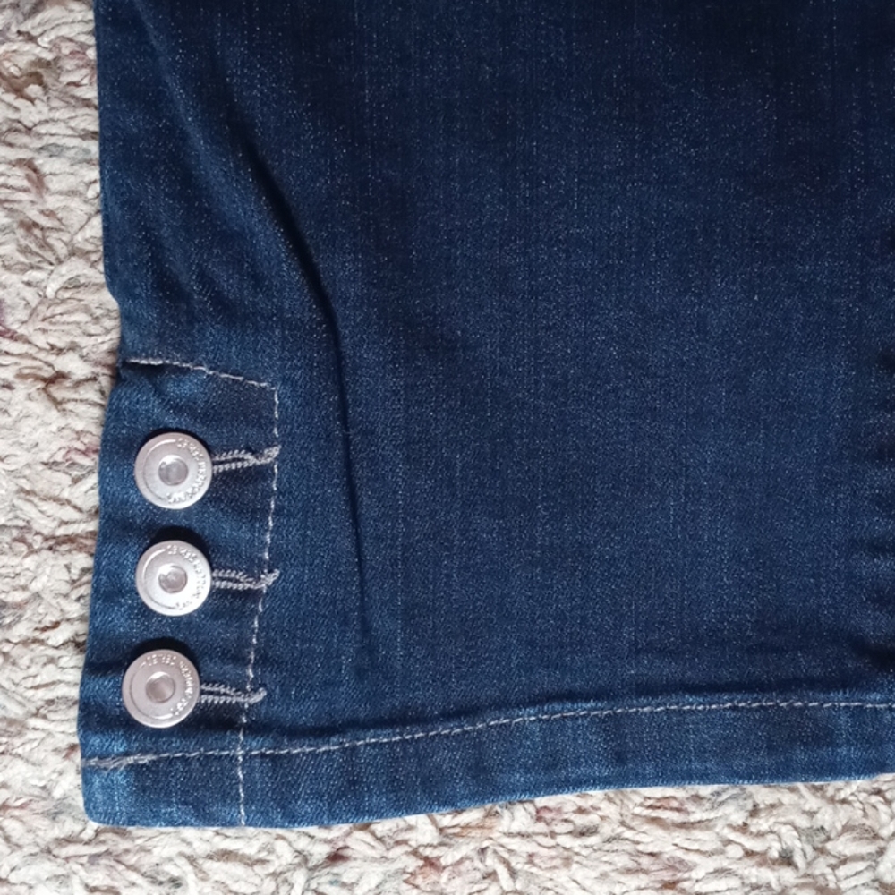 Capris - Picture 3 of 5